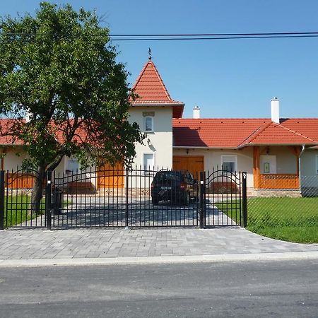 Nagybajcsi Koertefa Vendeghaz Apartment Ngoại thất bức ảnh
