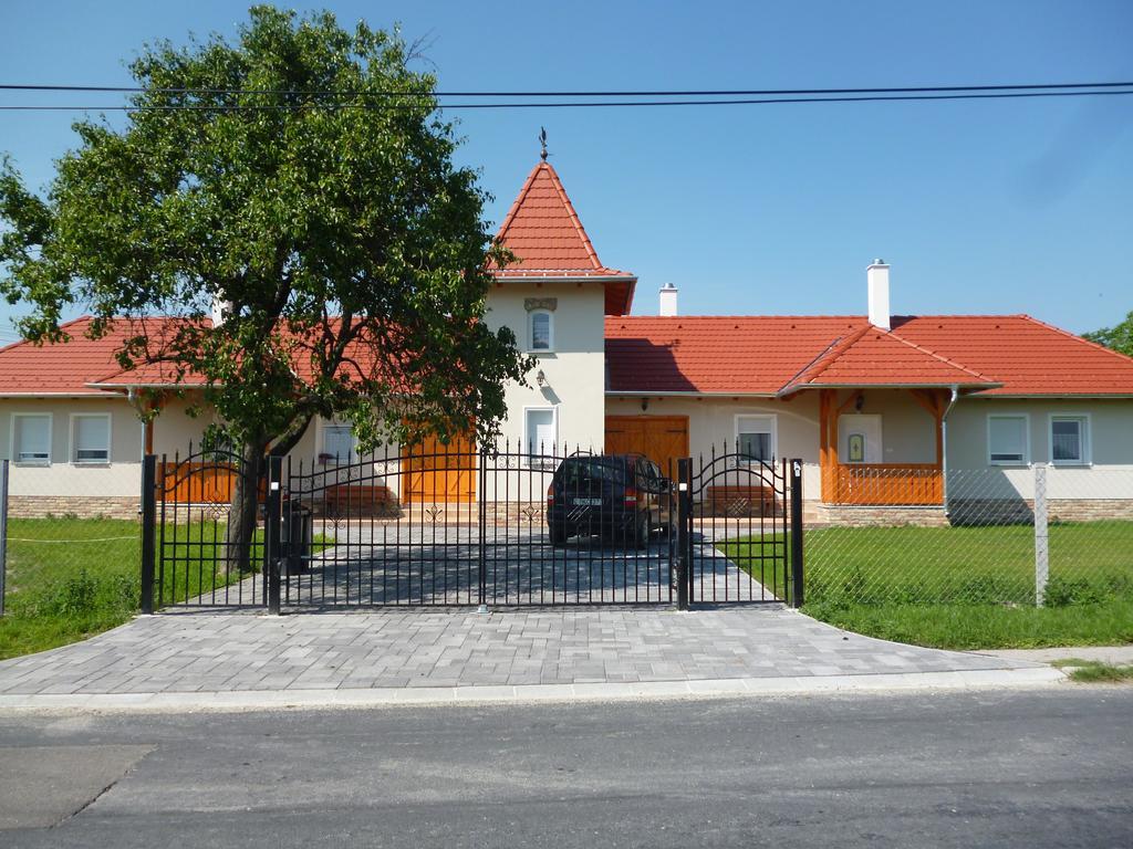 Nagybajcsi Koertefa Vendeghaz Apartment Ngoại thất bức ảnh